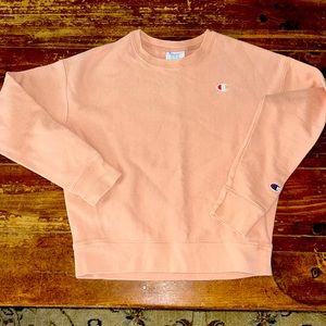 Women’s Champion crew neck Size Medium peach/pink color